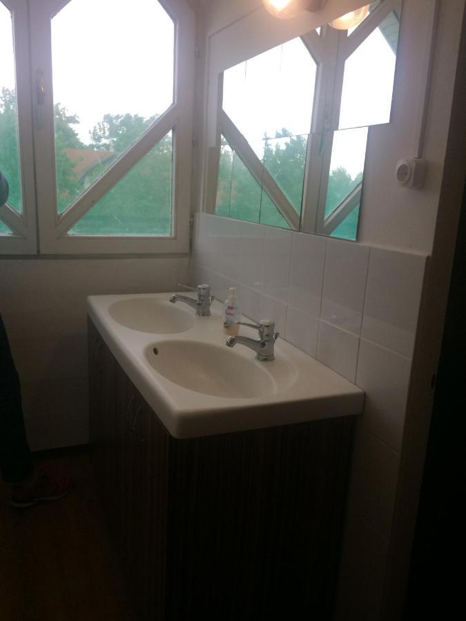 Y Hostel بالاتوليلّي المظهر الخارجي الصورة